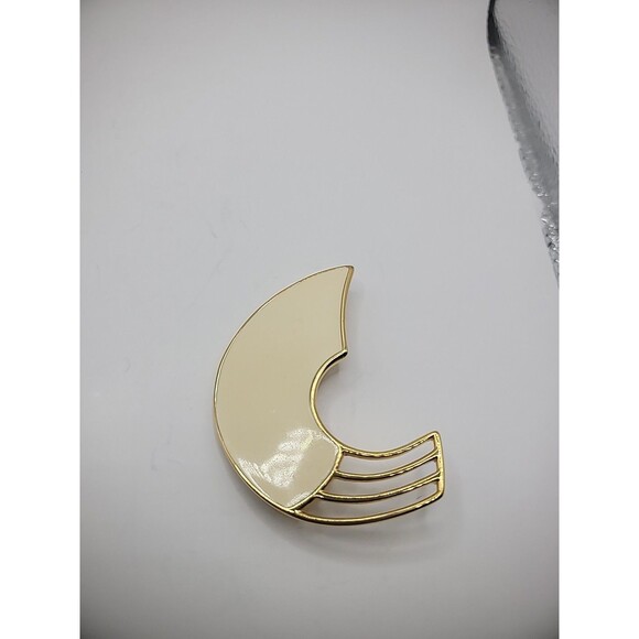 Vintage Monet Brooch Pin Beige Enamel Moon Shaped Cut Out Jewelry Costume - Picture 7 of 13